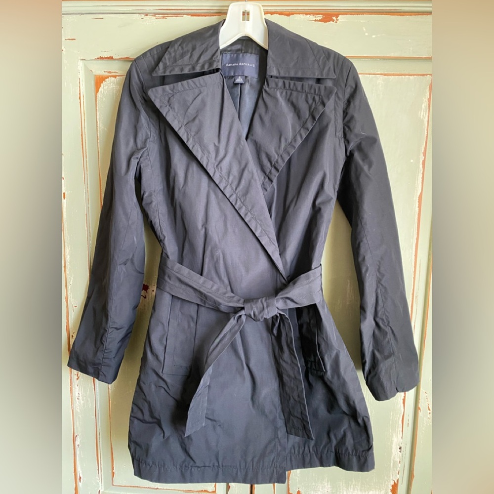 Woman’s Vintage Like New Banana Republic Black Size Small Raincoat